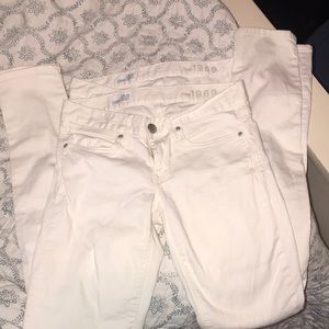 GAP like new “always skinny” white jeans